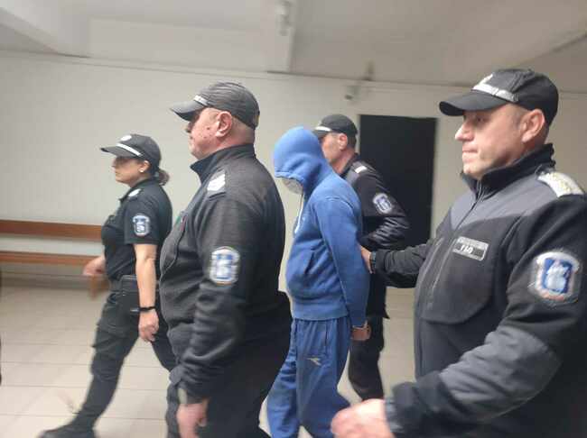 Голямо количество оръжия и боеприпаси са открити при специализирана акция в автосервиз в ямболското село Дражево