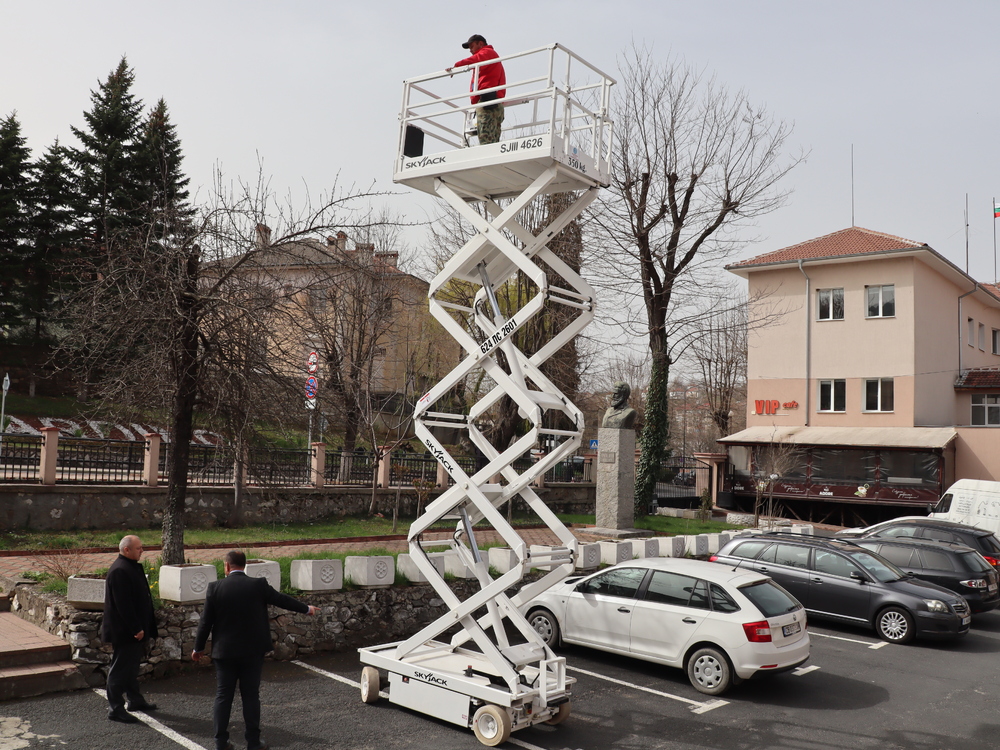 Община Ардино с нова придобивка – елктрически ножичен подемник (платформа)