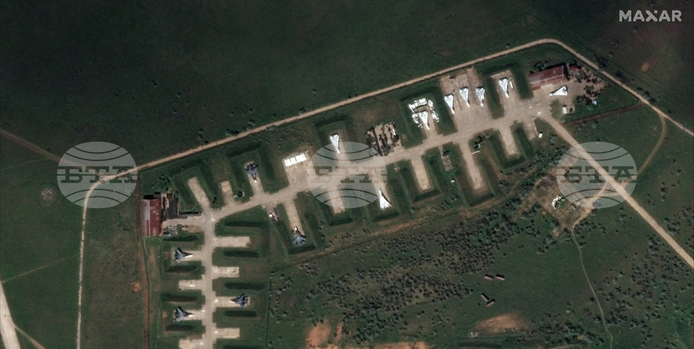 Украинска атака нанесе "сериозни щети" на военновъздушна база в Крим, каза източник от украинското разузнаване