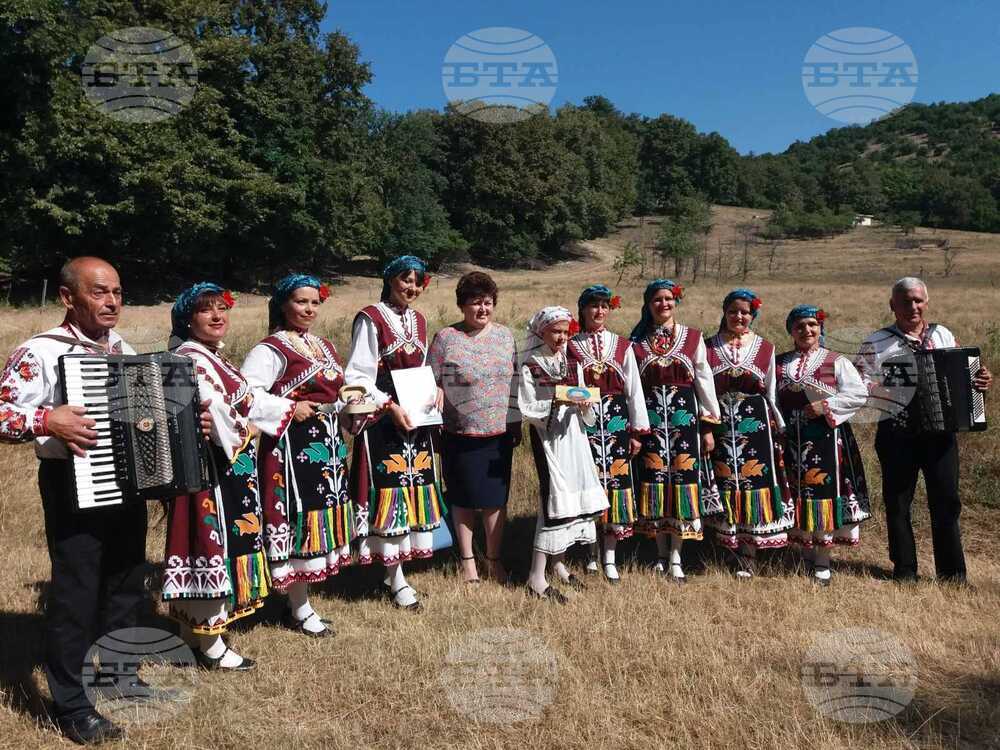 Български народни самодейци от Криничное посетиха Долни чифлик