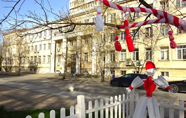 Окръжен съд – Разград: Наближава крайният срок за участие в ученическите конкурси за разказ, есе, рисунка, компютърна графика и колаж
