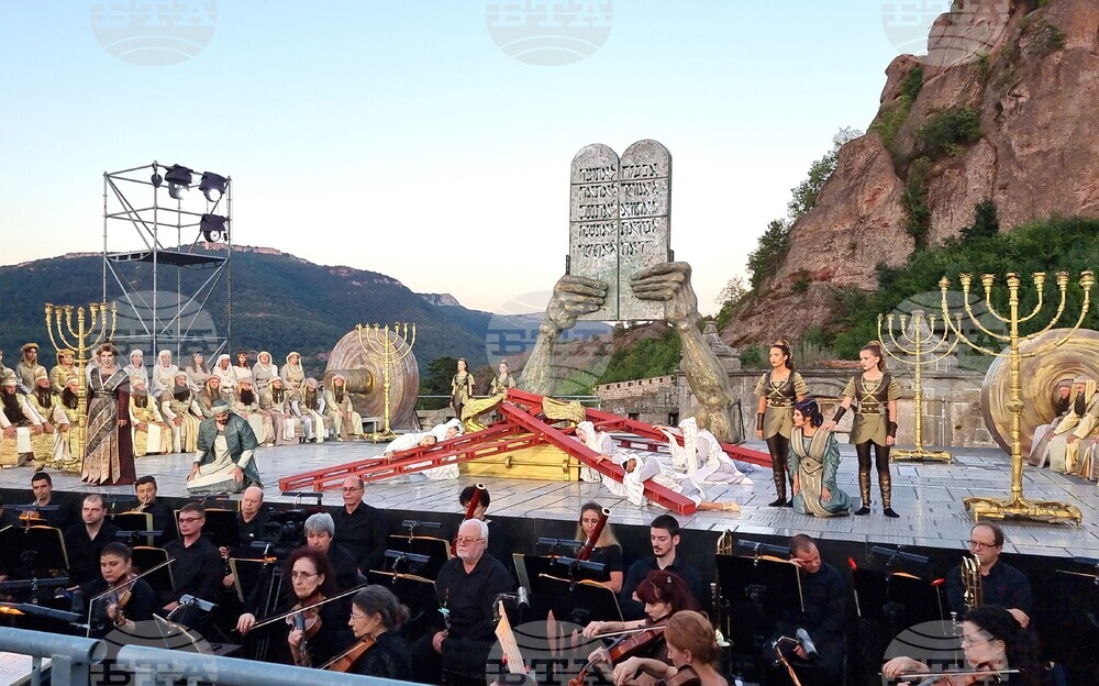 Белоградчик – деца - фестивал "Опера на върховете -Белоградчишки скали"