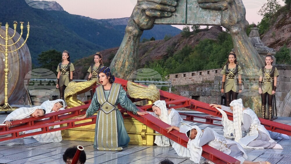 Белоградчик – деца - фестивал "Опера на върховете -Белоградчишки скали"