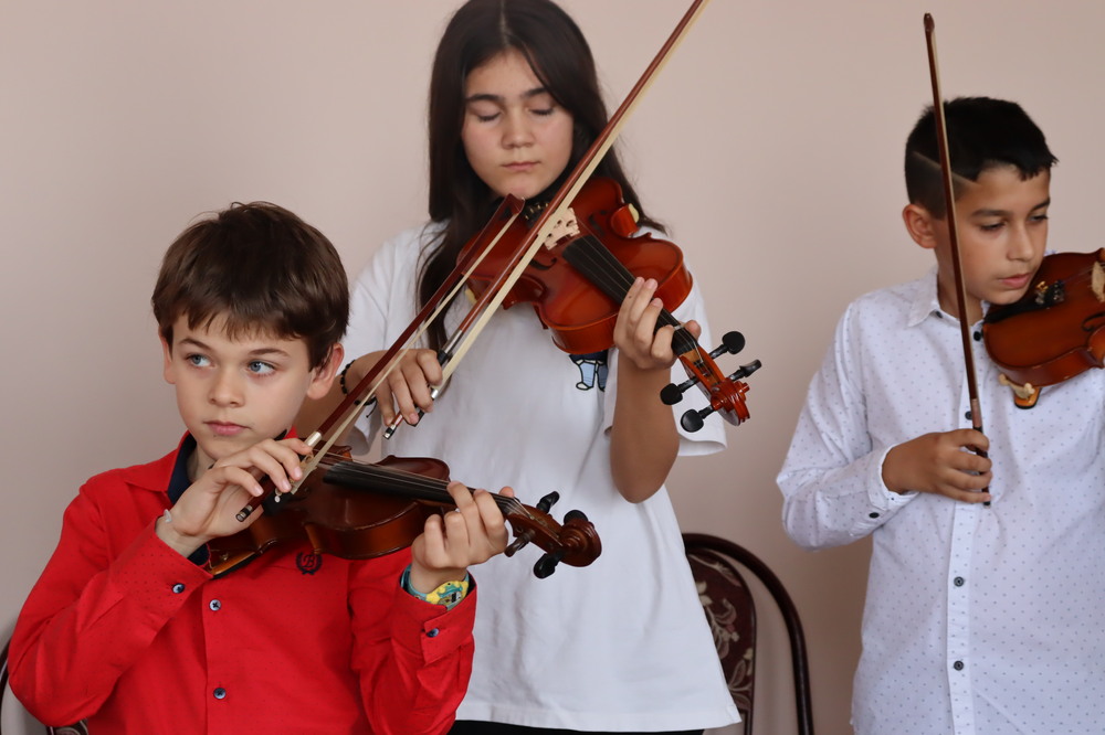 „Музикален калейдоскоп“ представи новооткрити музикални таланти от община Хасково 