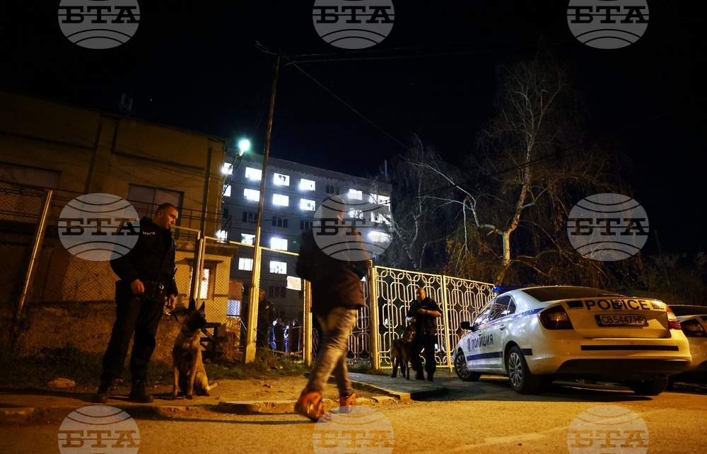 Център за бежанци - полицейска акция