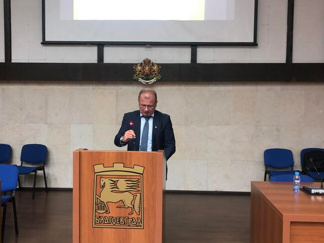 Председателят на Общински съвет Благоевград, Радослав Тасков, представи годишния отчет за изпълнение на бюджета и инвестиционната програма на Община Благоевград