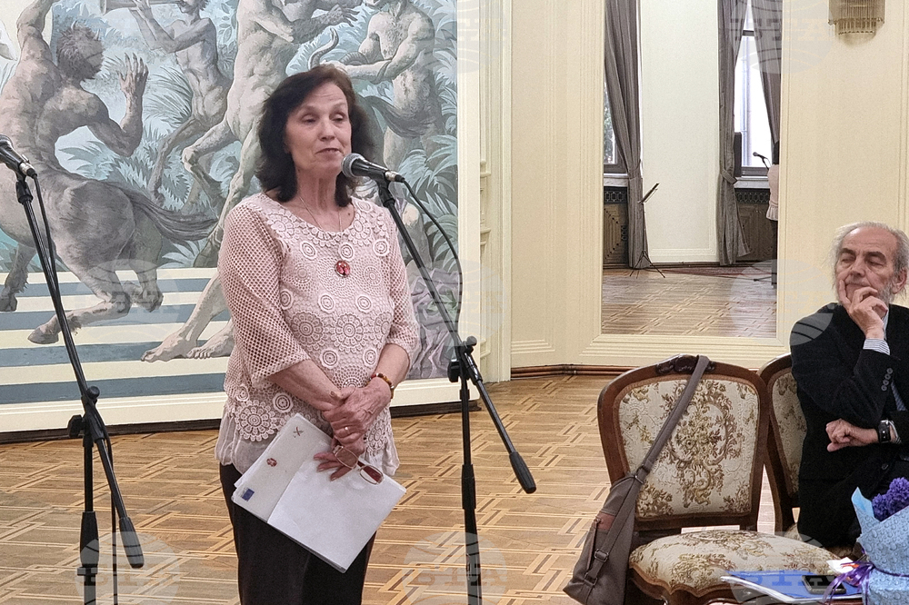 Стихосбирката на Петранка Божкова „Сега ми трябва глътка светлина“ ще бъде представена в Община Добричка утре