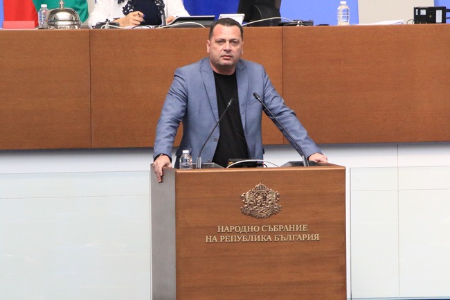 Ченчев: Има закон, има и регистър – контрол няма, хазартнозависими продължават да ходят в казината