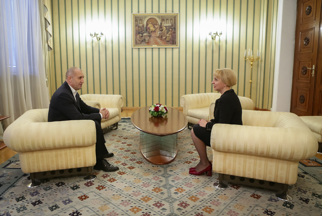 Президентът Румен Радев проведе среща с омбудсмана на Република България Диана Ковачева във връзка с процедурата по назначаване на служебен министър-председател