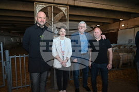 Село Петърница - Кирил Вътев - Владимир Боля - овцеферма - посещение