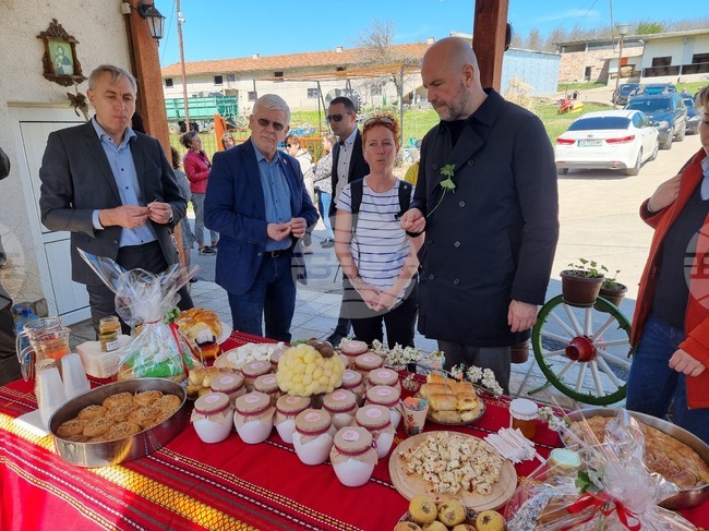Село Петърница - Кирил Вътев - Владимир Боля - овцеферма - посещение