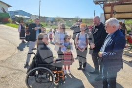 Село Петърница - Кирил Вътев - Владимир Боля - овцеферма - посещение