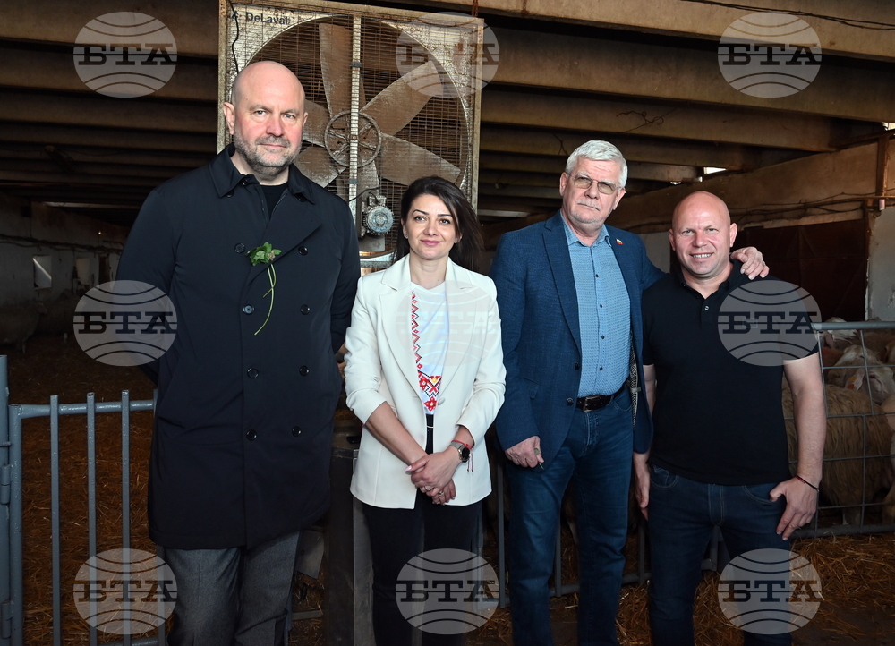 Село Петърница - Кирил Вътев - Владимир Боля - овцеферма - посещение