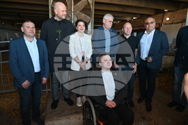 Село Петърница - Кирил Вътев - Владимир Боля - овцеферма - посещение