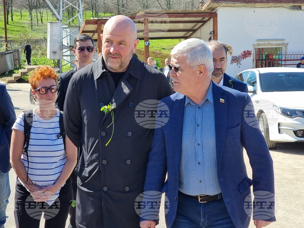 Село Петърница - Кирил Вътев - Владимир Боля - овцеферма - посещение