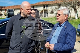 Село Петърница - Кирил Вътев - Владимир Боля - овцеферма - посещение