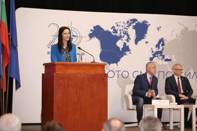 Мария Габриел: България и НАТО заедно сме по-силни