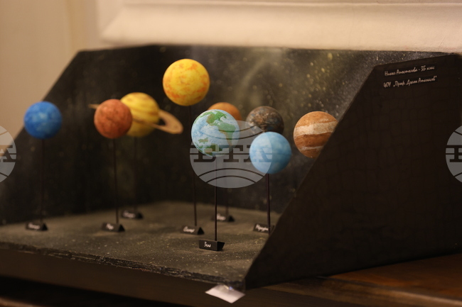 Урок, посветен на Слънчевата система, се състоя във филиала на Българското училище „Просвета” в Суиндън, Англия