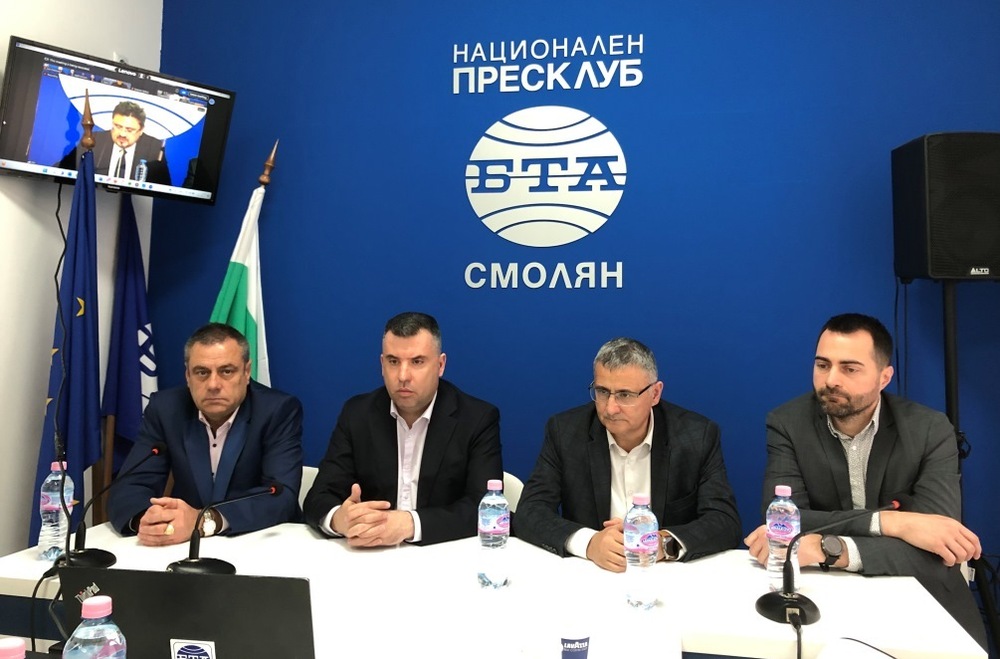 Областна администрация Смолян: Областният управител Захари Сираков поздрави всички граждани по случай отбелязването на 20 години от членството на България в НАТО и 75 години от създаването на Пакта