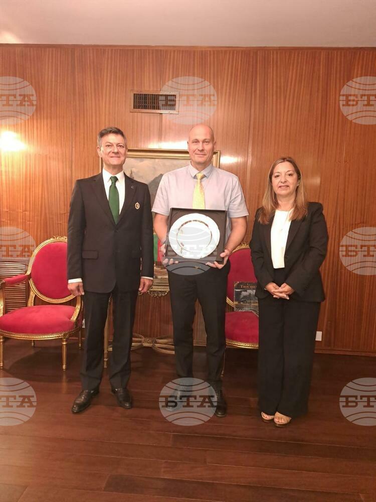 Crew of Bulgarian Naval Research Vessel Presented with Distinction by Parliament of Argentina's Chubut Province