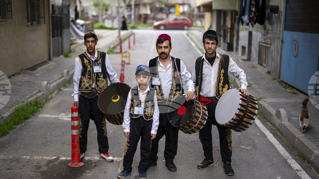 С наближаването на свещения месец Рамазан, повече от 3000 тъпанджии от Истанбул се готвят да обикалят града, за да будят съгражданите си