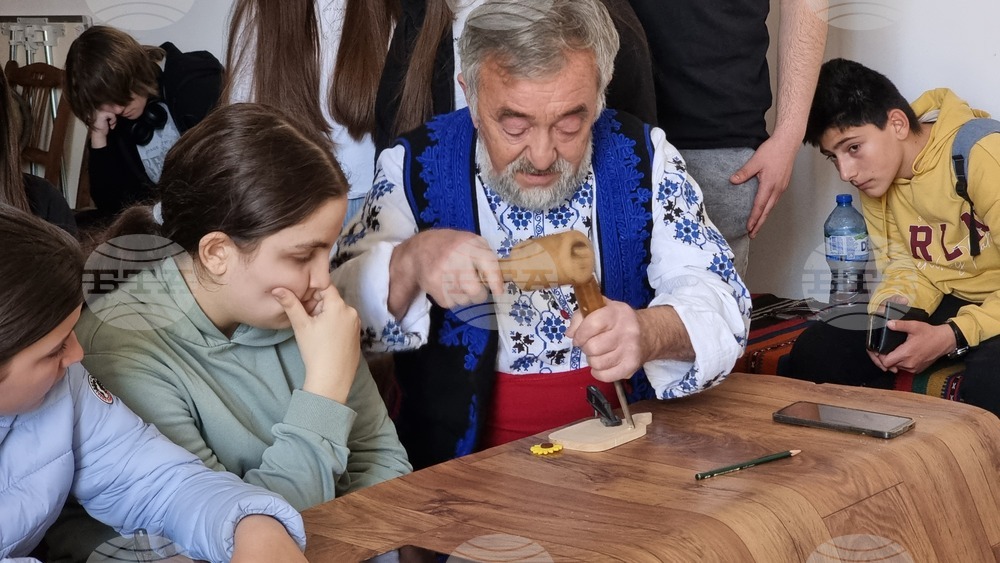 Добрич - дърворезба