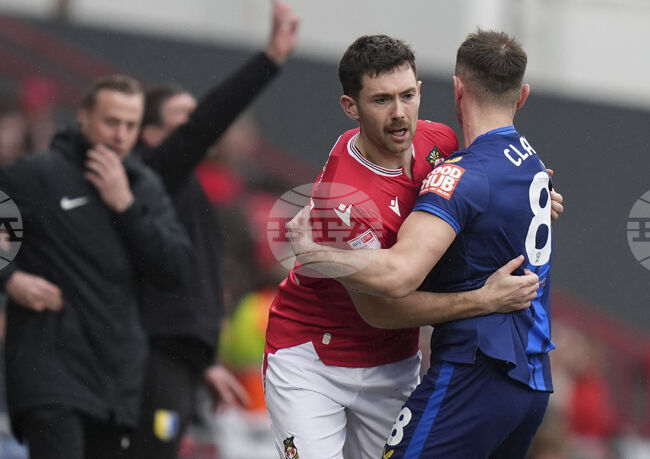 Капитанът на английския футболен клуб Суиндън получи наказание от ФА за „изключително груби“ нарушения