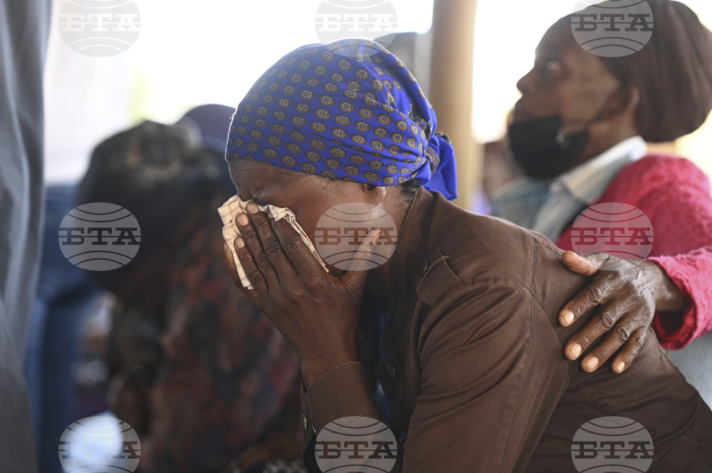 Най-малко 13 деца са загинали в катастрофа с училищен микробус в Южна Африка