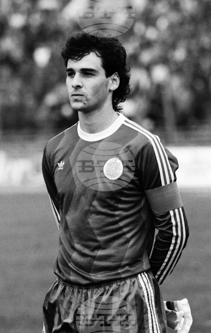 Николай Илиев, футболист и треньор