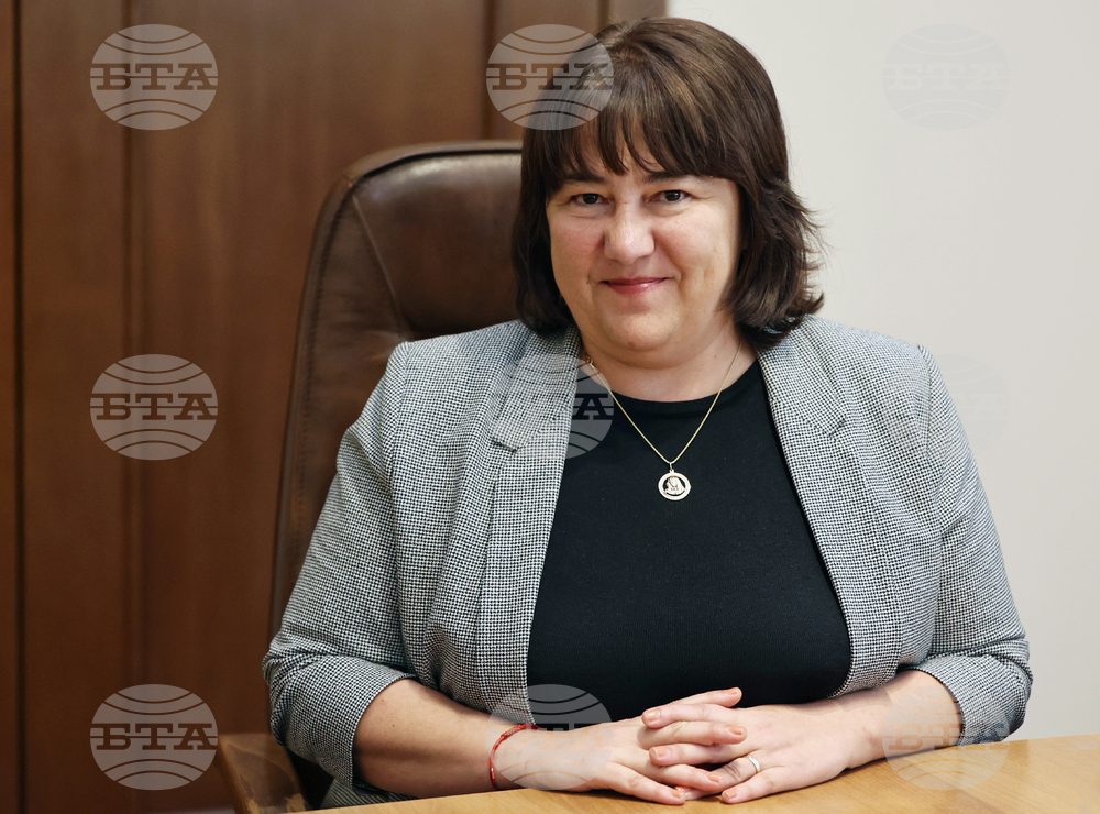 Финансовият министър Росица Велкова в интервю за БТА: Предвижда се НАП и КЗП да могат да следят за спекула при приемането на еврото