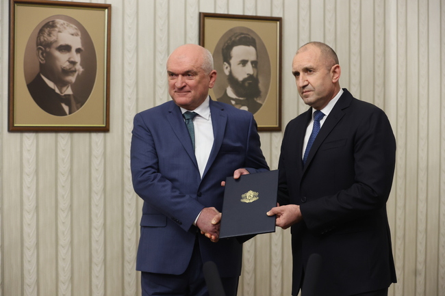 Президентът Румен Радев възложи на кандидата за служебен премиер Димитър Главчев в рамките на седем дни да предложи състав на правителство 