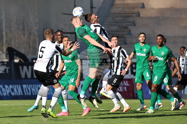 Локомотив (Пловдив) и Лудогорец завършиха наравно в дербито на 8-ия кръг в Първа футболна лига