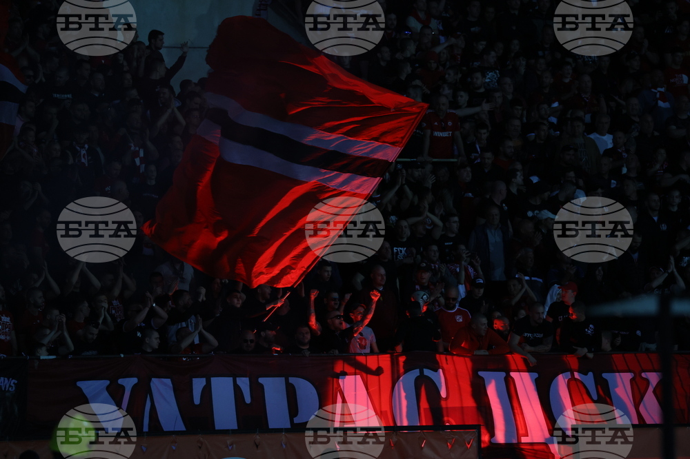 Футбол - Локомотив (Сф)-ЦСКА