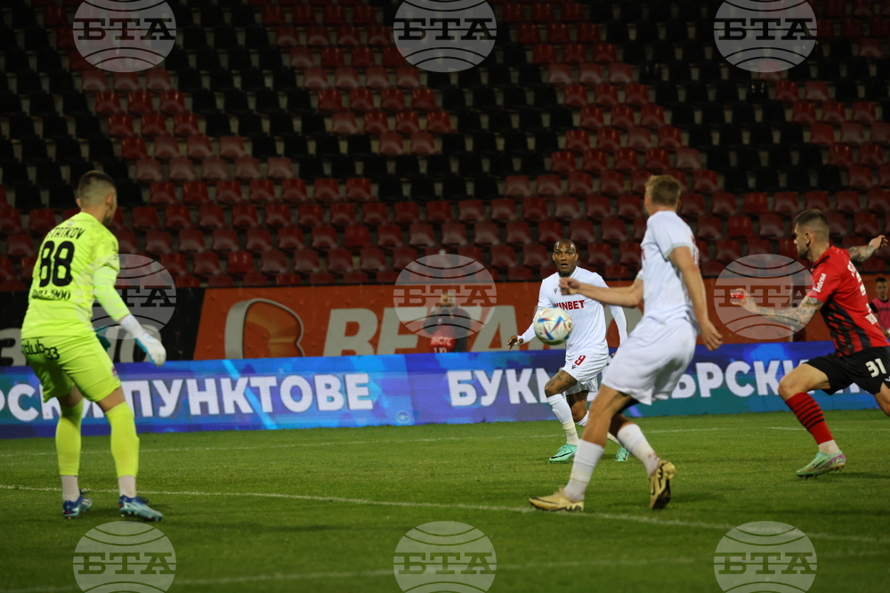 Футбол - Локомотив (Сф)-ЦСКА