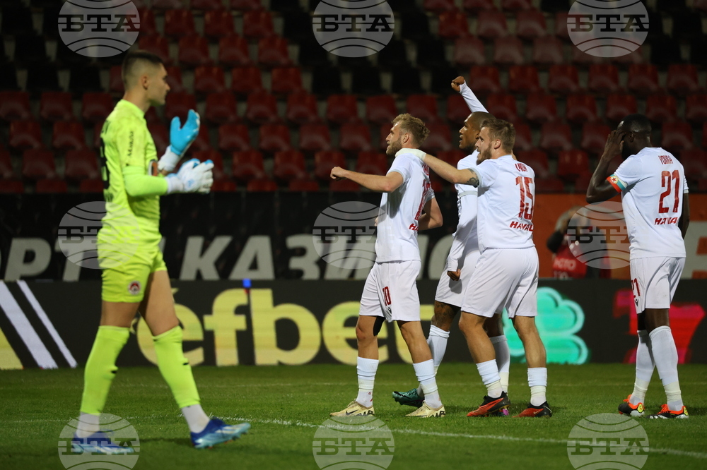 Футбол - Локомотив (Сф)-ЦСКА