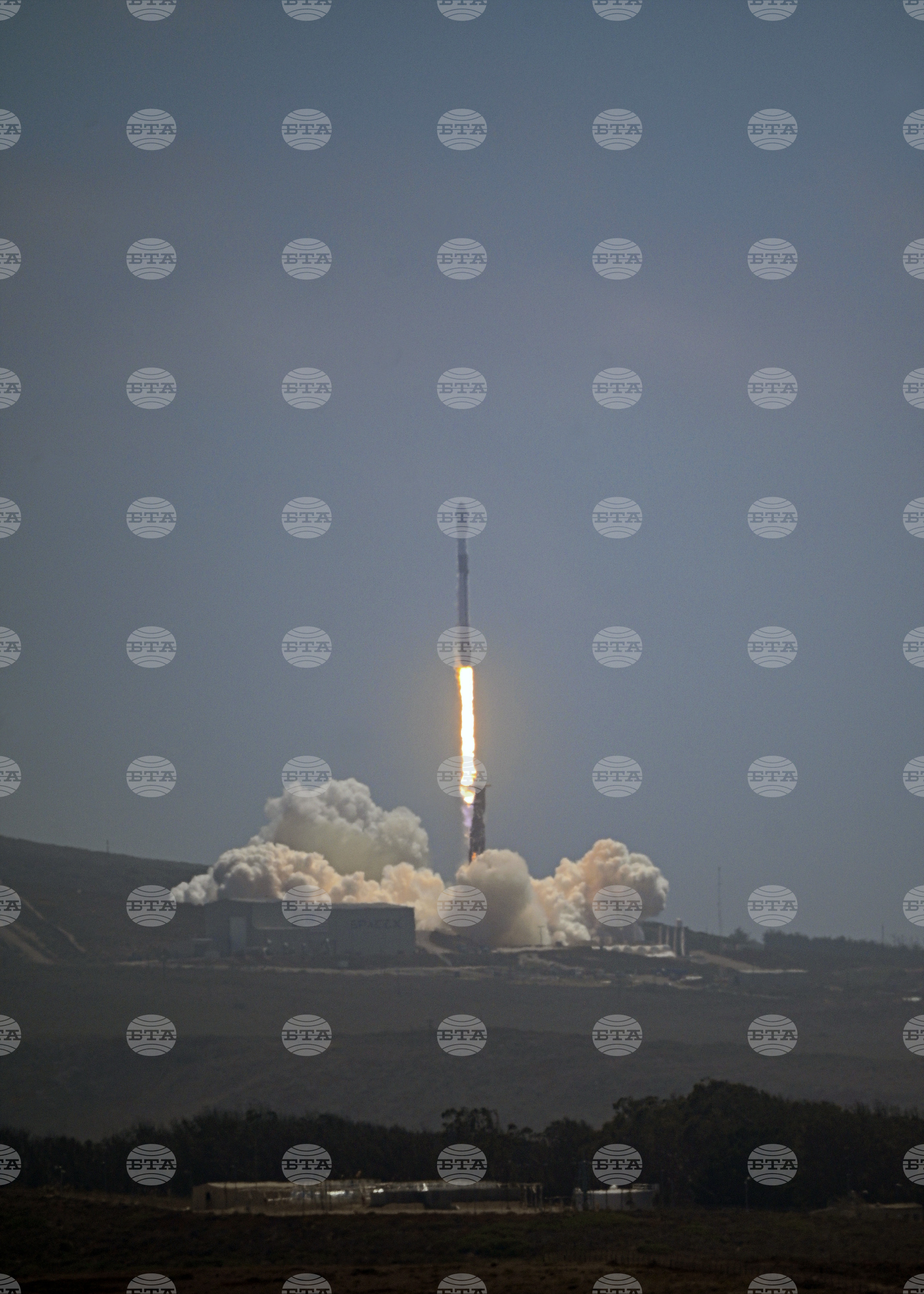 Спътник за наблюдение на нивото на Световния океан беше изстрелян от „Спейс Екс“