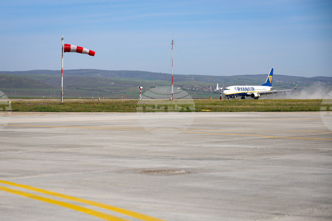 Неотложни ремонти дейности по пистата на бургаското летище ще бъдат извършвани до 28 март, съобщи концесионерът 