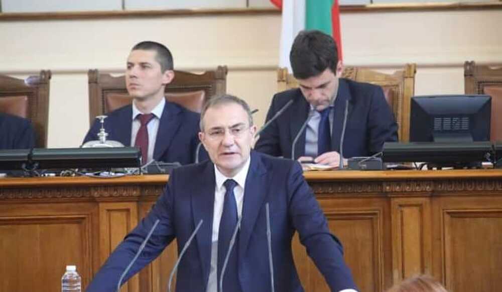Борислав Гуцанов: Г-жо Йотова, България е парламентарна, а не президентска република
