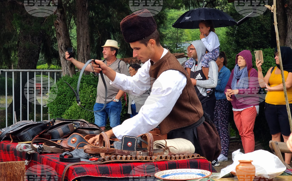 Major Crafts Fair Starts in Oreshak