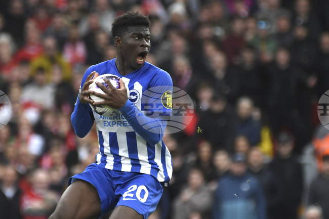 Манчестър Юнайтед започва преговори за Карлос Балеба