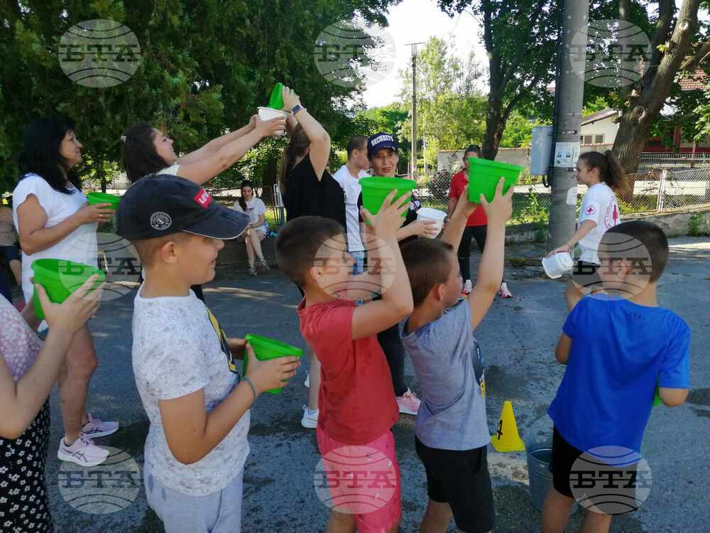 Община Ловеч подписа осем договора за младежки проекти