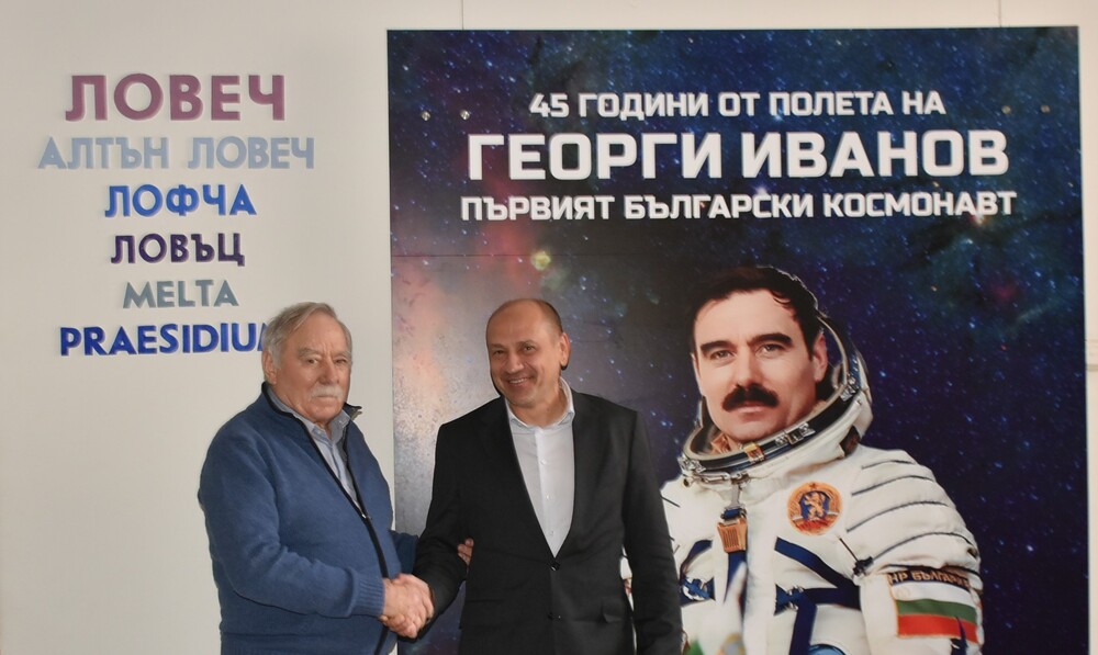 Община Ловеч: Георги Иванов посрещна четвъртокласници от ОУ „Васил Левски“ в родния си дом, обсъди с кмета Петков честванията за 45 години от полета му в Космоса