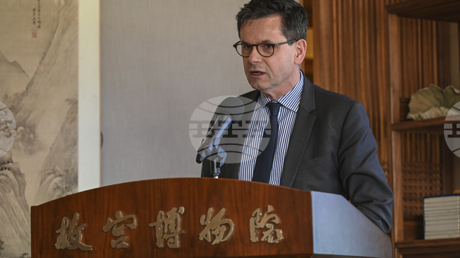 Директорът на Версайския дворец Кристоф Лерибо ще поеме управлението на Лувъра