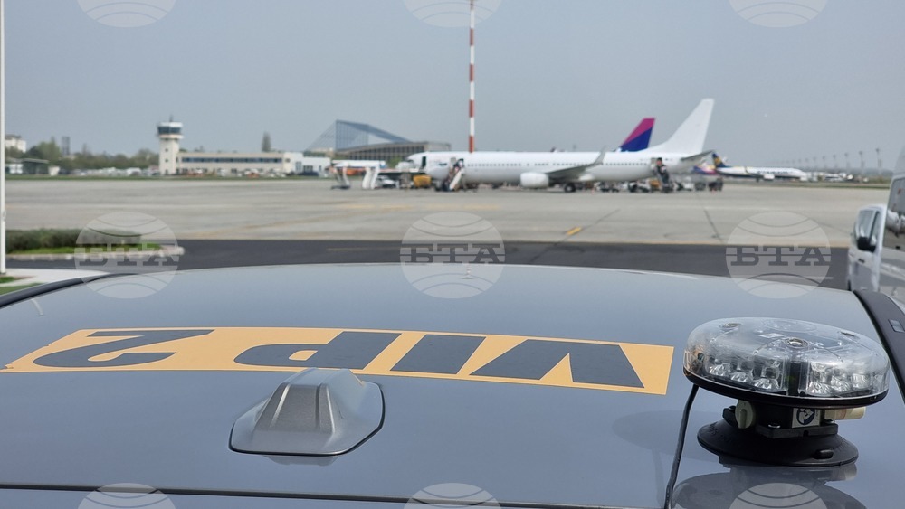 Самолет със 180 пътници на борда кацна аварийно снощи на летище "Хенри Коанда" в Букурещ