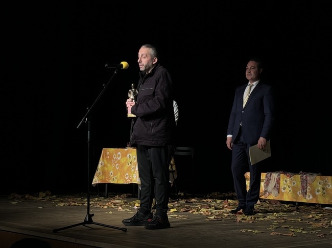 Моноспектакълът „Нашенец“ на Мариус Куркински спечели 21-ата награда „Комедиен хит на сезона“ в Казанлък