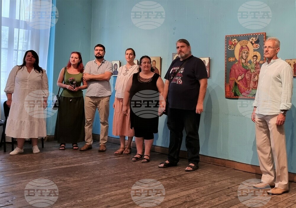 Иконописци подредиха изложба за празника Свето Успение Богородично – Ден на Варна