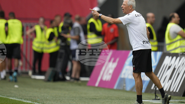 Бившият треньор на Борусия Дортмунд и Мьонхенгладбах Люсиен Фавр обяви края на кариерата си