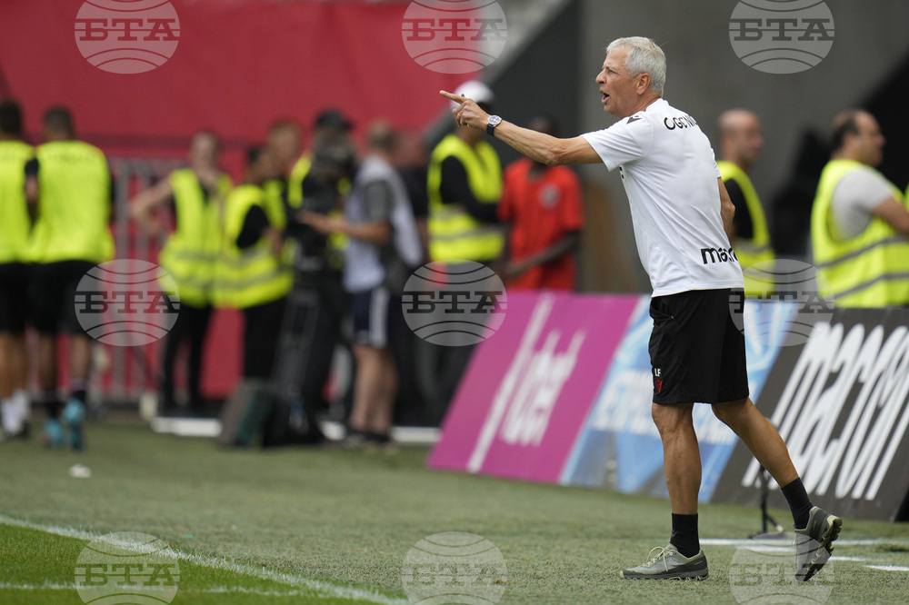 Бившият треньор на Борусия Дортмунд и Мьонхенгладбах Люсиен Фавр обяви края на кариерата си