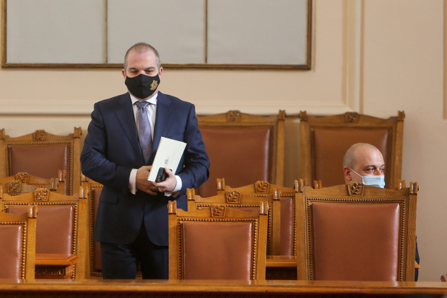 Не съм сключвал договори за правно обслужване в качеството си на министър на регионалното развитие и благоустройството, каза Гроздан Карджов