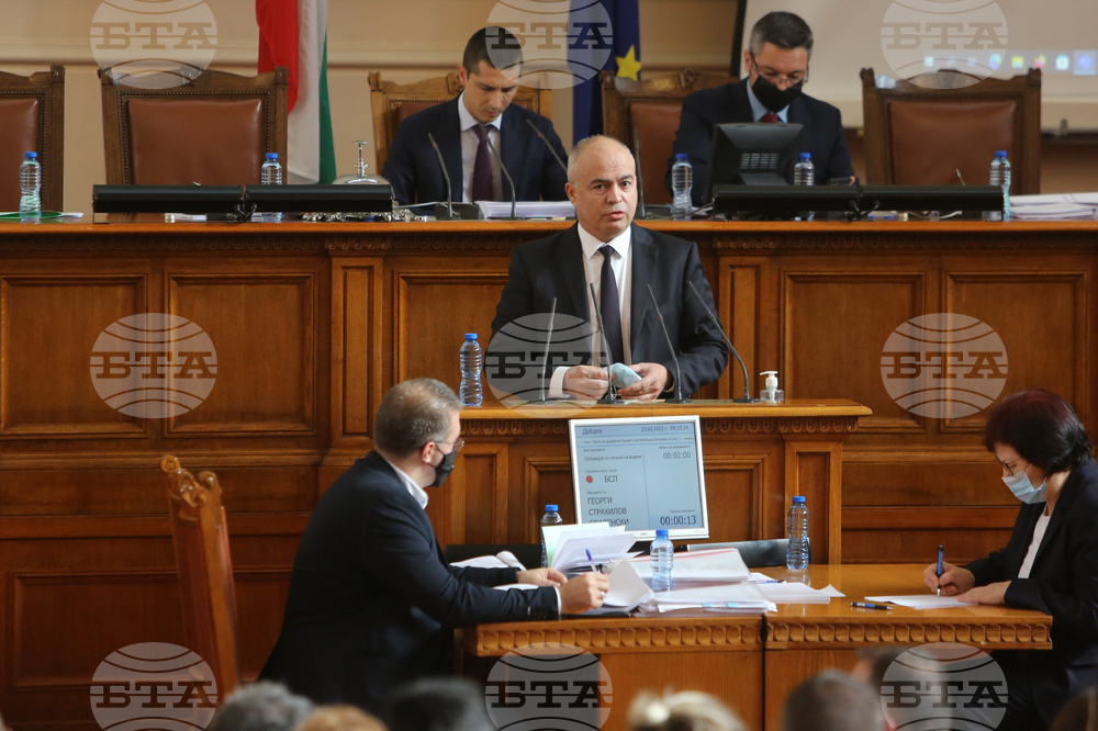 Парламентът удължи работата си до приемането на проектобюджета за тази година